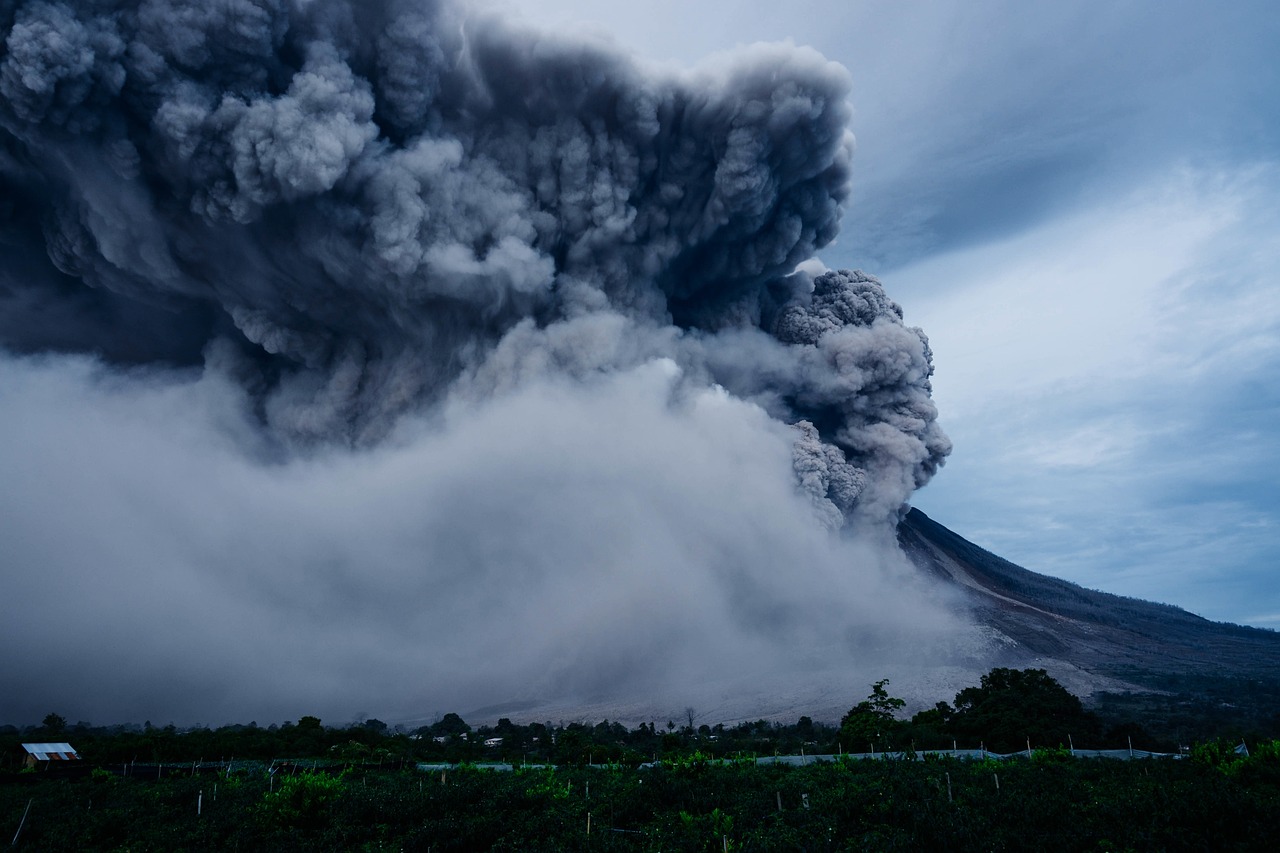 日本樱岛火山喷发，樱岛火山喷发，日本面临自然挑战